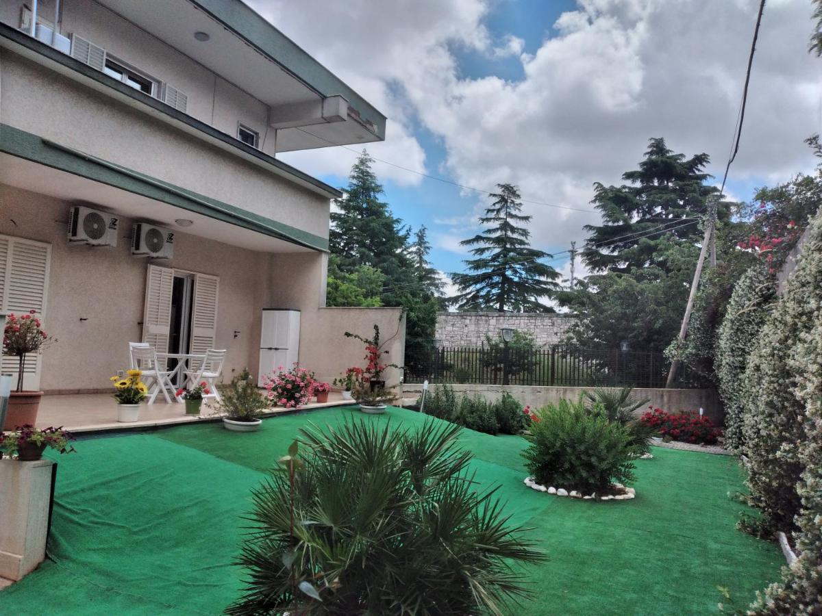 Hotel Casa Di Tina Castellana Grotte Exterior foto